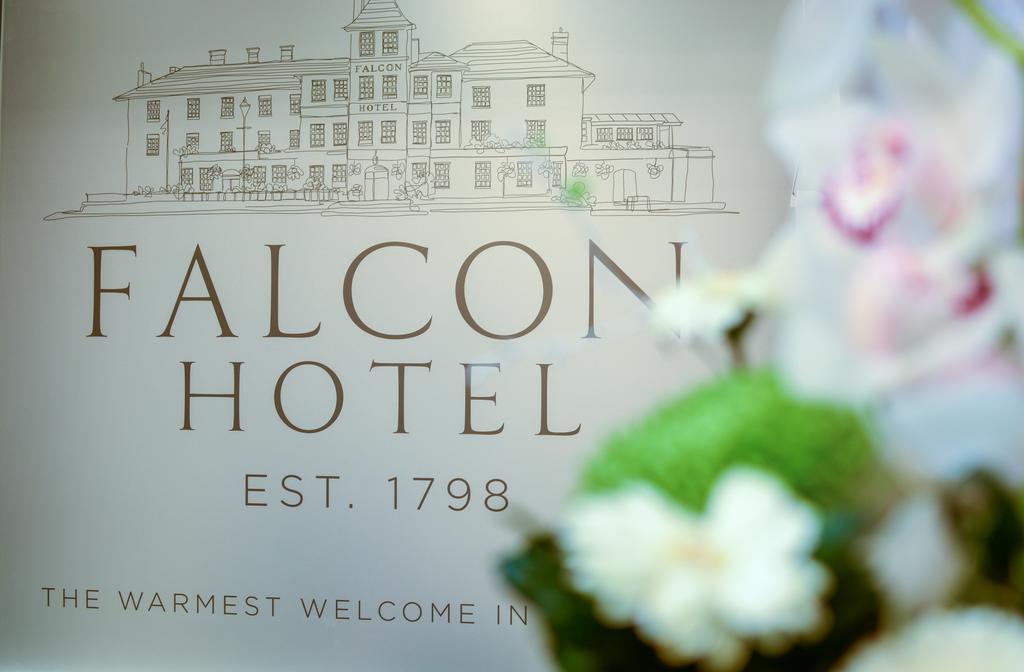 The Falcon Hotel บู๊ด ภายนอก รูปภาพ